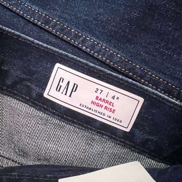 GAP High Rise Barrel Jeans - Picture 7 of 7
